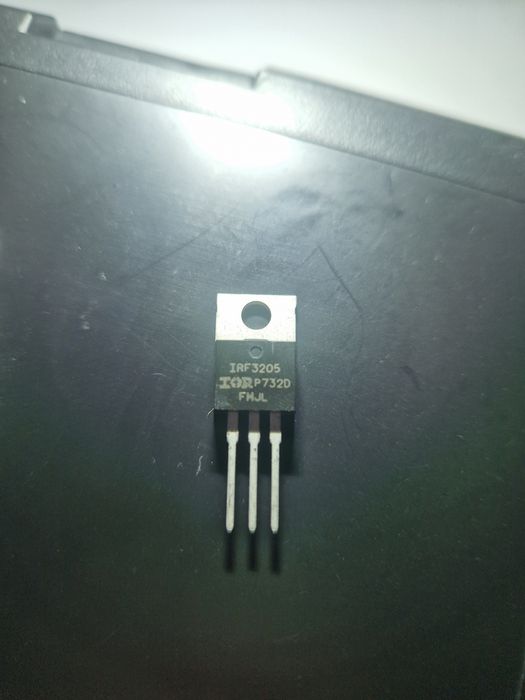 IRF3205 — это мощный MOSFET-транзистор с N-каналом