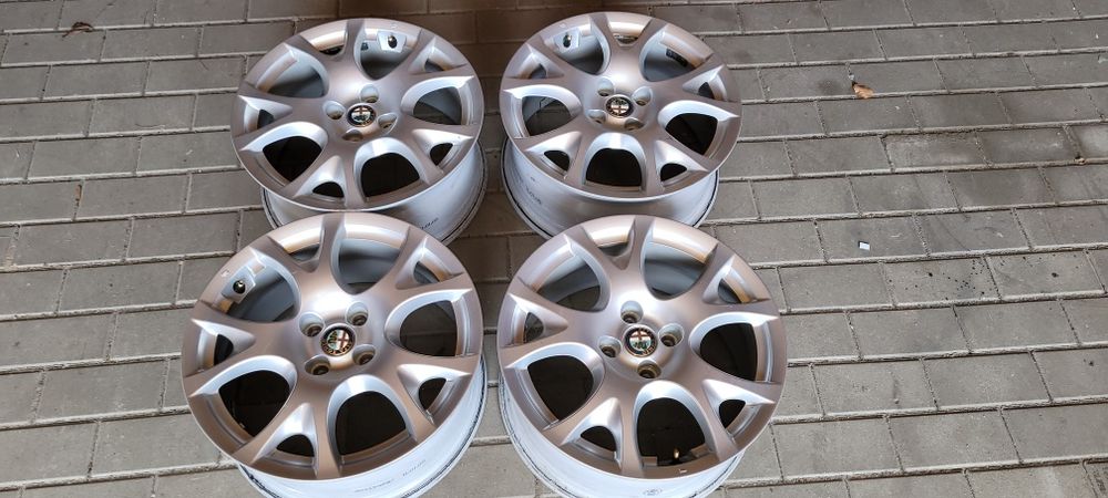 Oryginalne felgi aluminiowe  Alfa Romeo  Mito