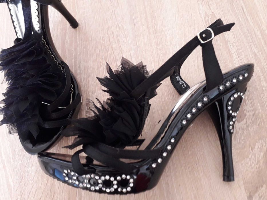 Buty na obcasie roz.36