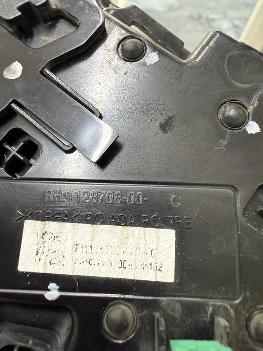 Форточка передня Tesla Model X молдинг крила трикутник Тесла ікс