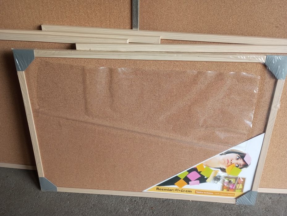 Tablica korkowa do powieszenia