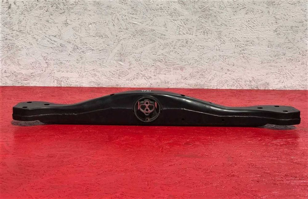 Балка Траверса КПП Audi Q7 Кронштейн Опора АКПП Vw Touareg 7P0399225A