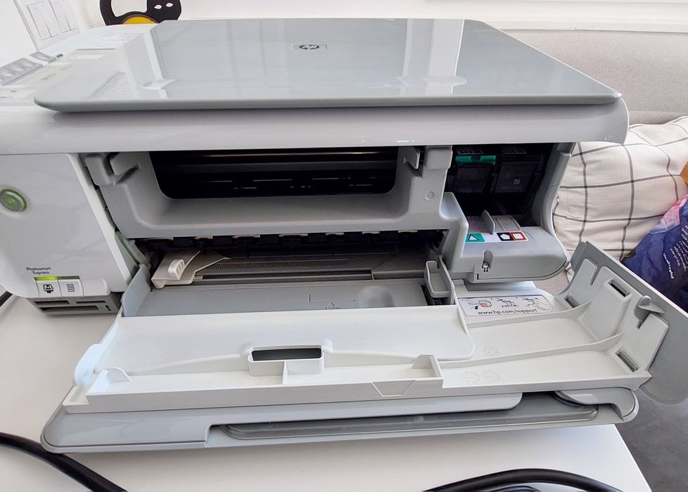 Portátil Samsung, impressora e fax HP, monitor LG - Regresso às aulas