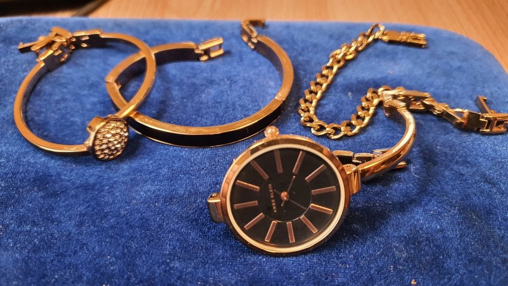 Часы  Anne  Klein