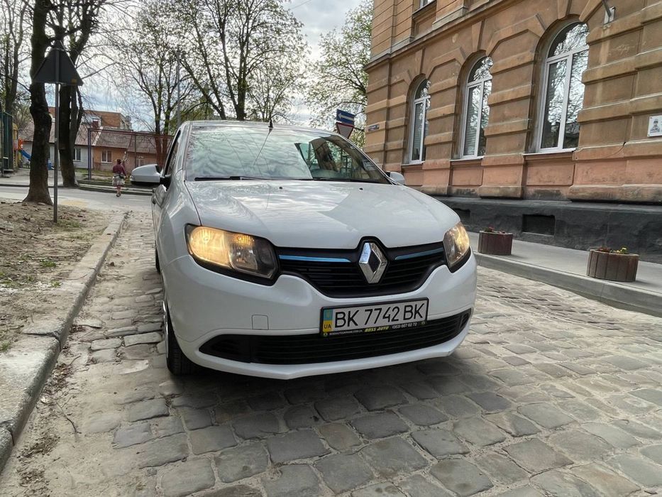 Продам renault logan 1,2 газ/бензин