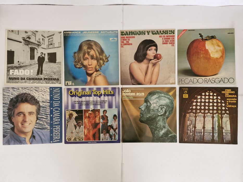 Discos vários de vinil antigos.