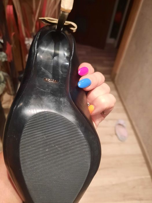 Szpilki  czółenka  damskie czarne 
skóra  ekologiczna  nowe  38