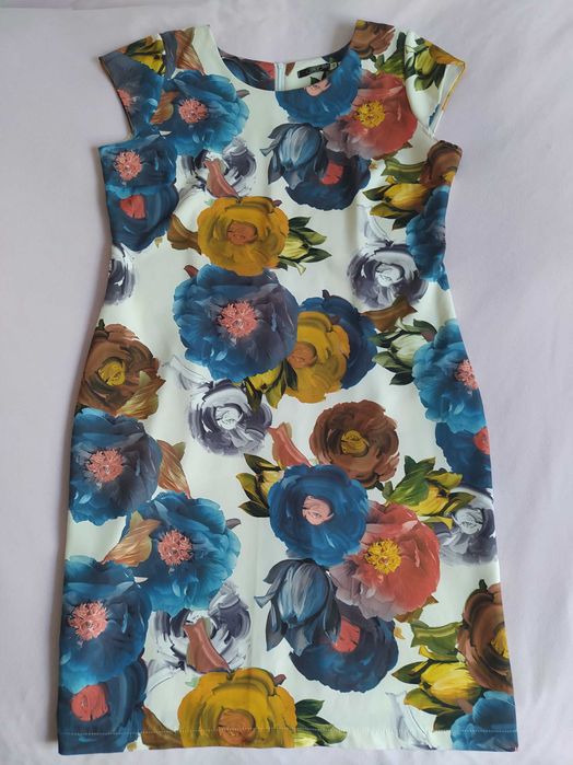 Piękna elegancka sukienka w kwiaty r. XL/2XL