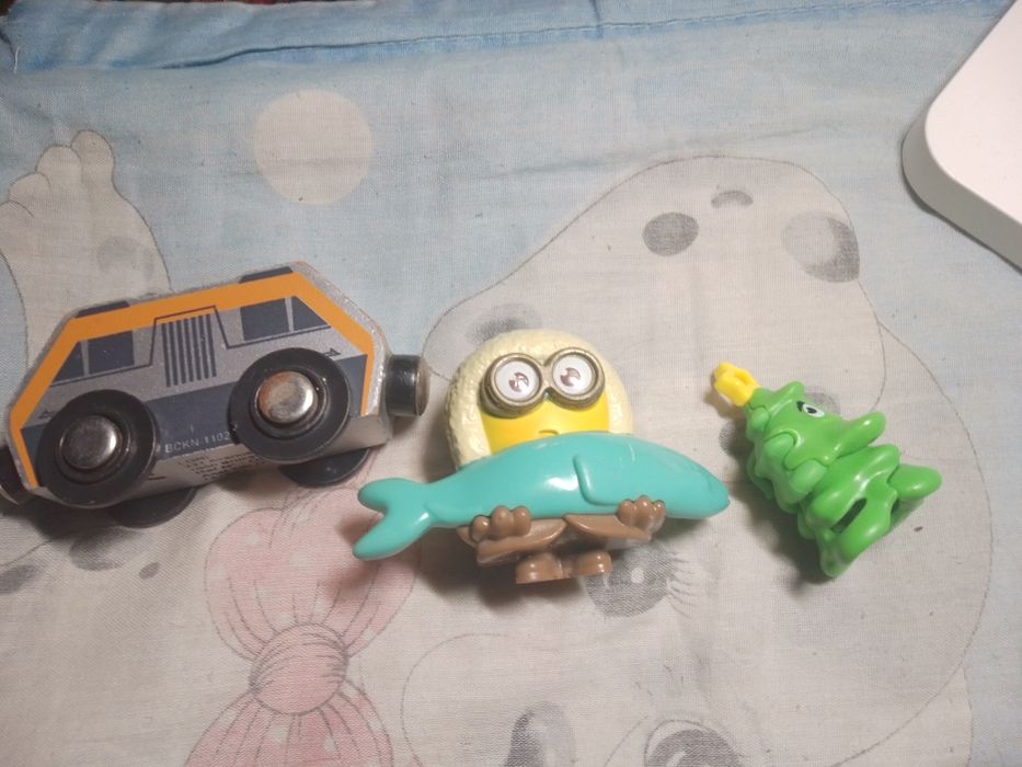 Игрушки разные       .