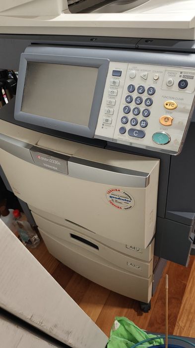 2 plotters e impressora grande para manutenção