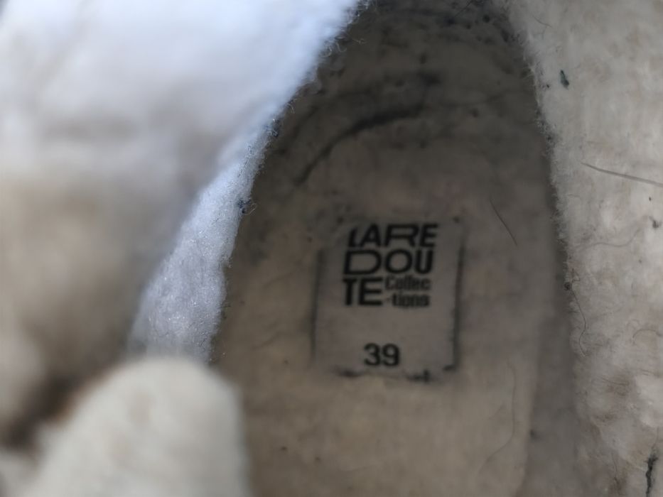Botas com cordões
