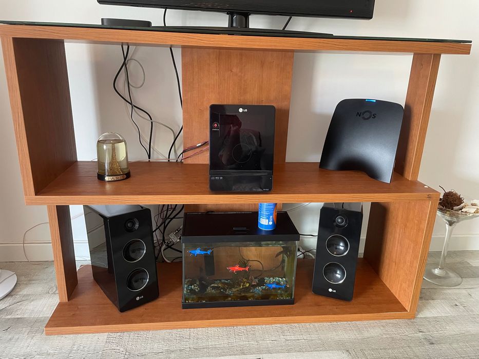 Novo preço/Nova a estrear estante/consola Tv 1,10/33cm em cerejeira