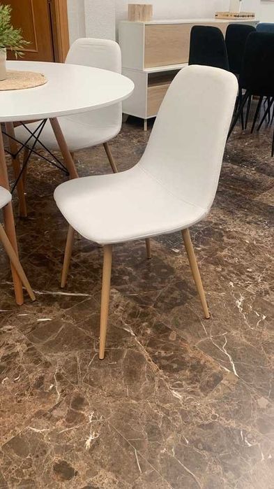 oferta mesa e 4 cadeiras novas envio