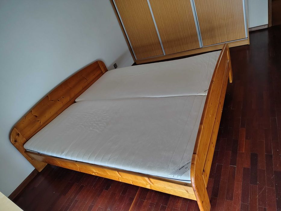 Cama casal Queen