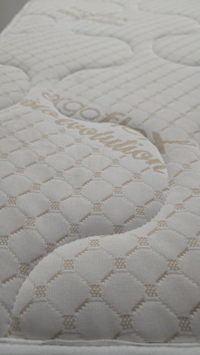Cama de casal veludo beije