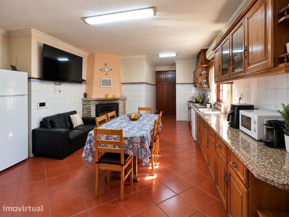 Excelente Propriedade Com Moradia T4 Independente Em Fregim, Amarante