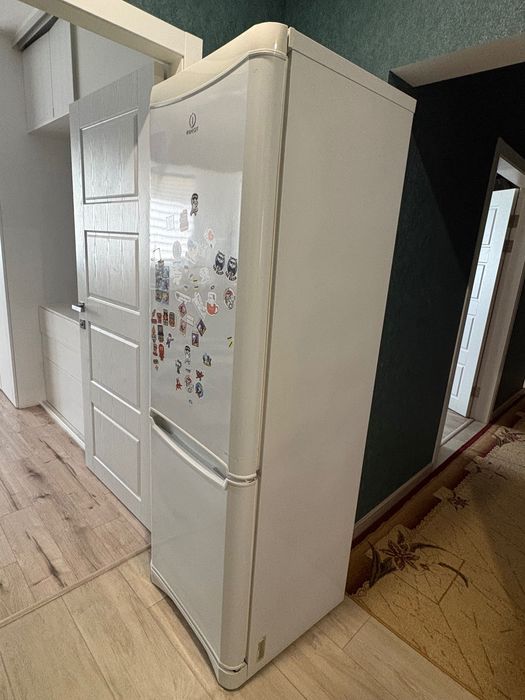 Холодильник indesit