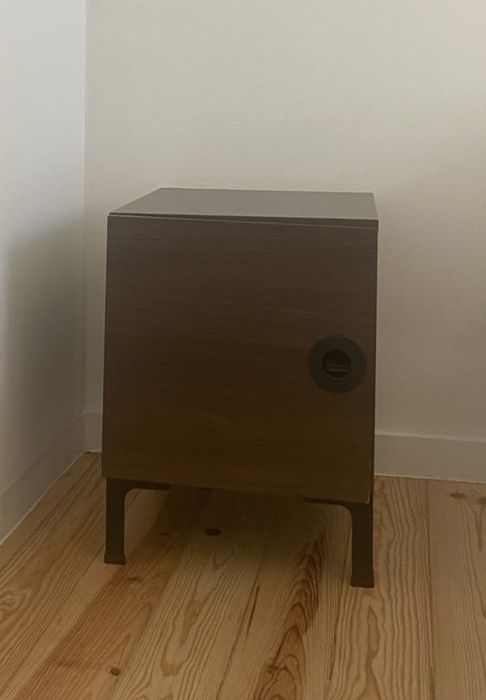2 mesas de cabeceira ikea