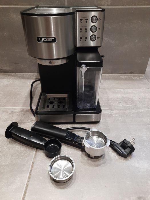 Ekspres  do kawy + drugi pojemnik na mleko  gratis