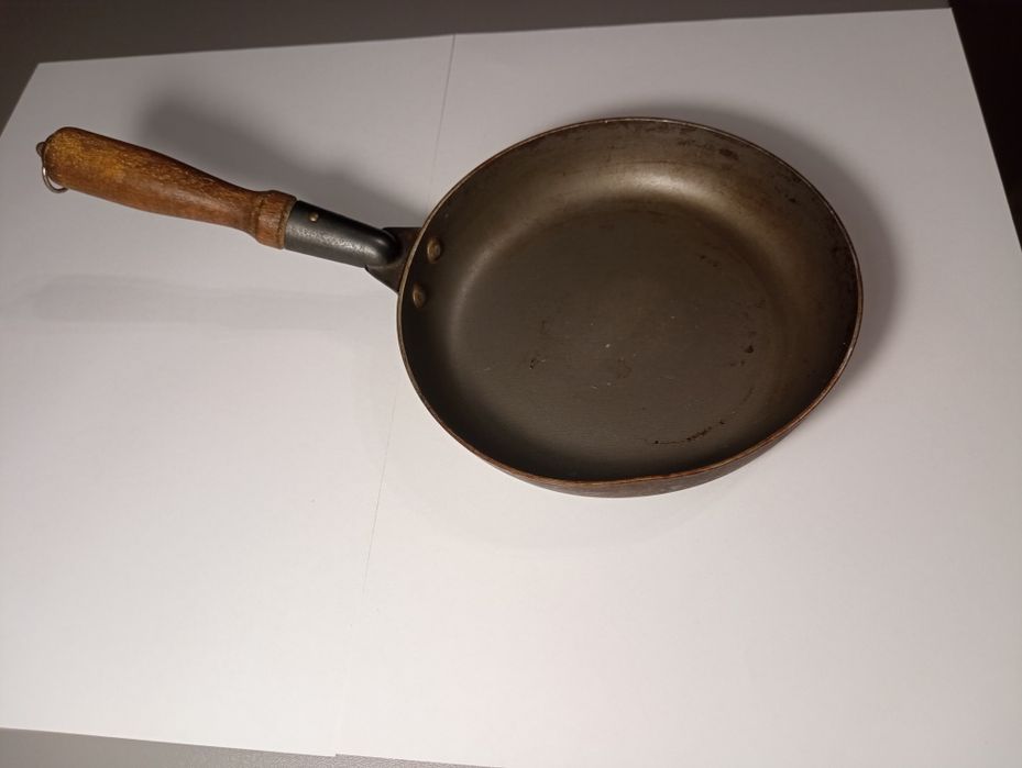 Stara miedziana patelnia