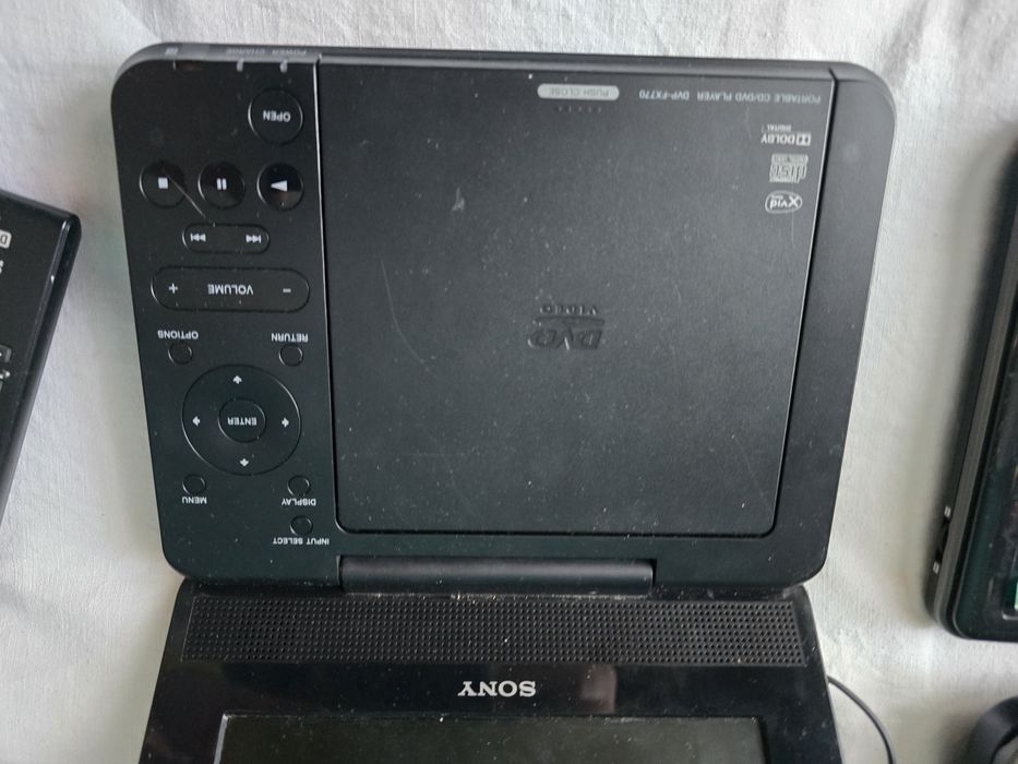 DVD przenośne monitory  na zagłówki DIVX MP3