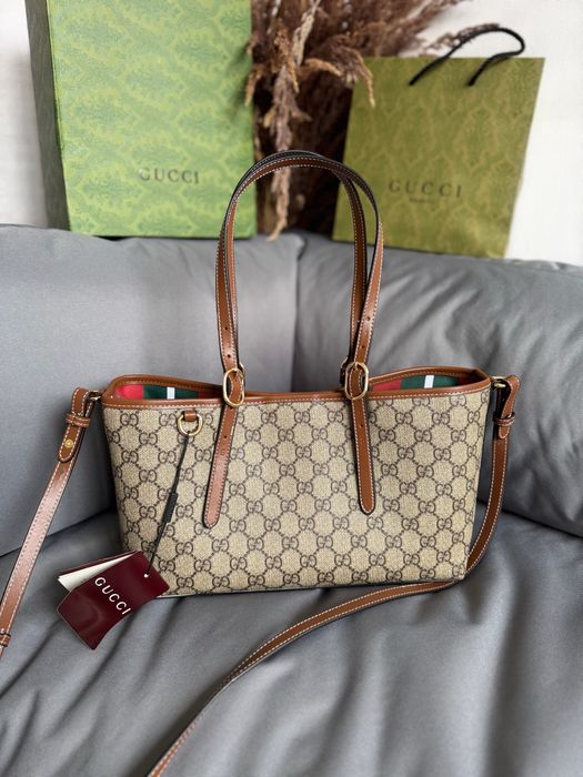 Сумка жіноча шопер тоут Gucci emblem medium tote bag гуччи женская GG