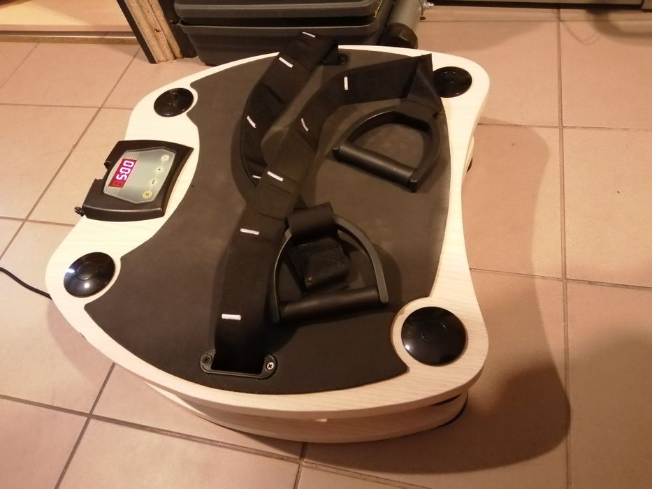 Fitness; siłownia; ćwiczenia; Platforma wibracyjna z pasami (295)