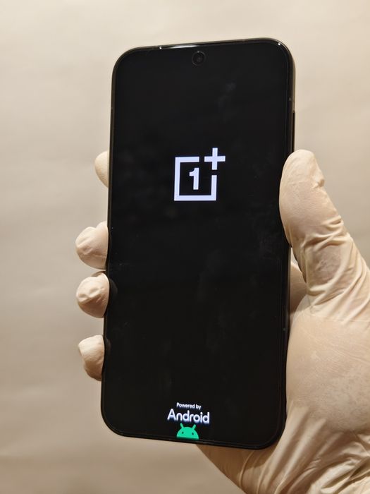 OnePlus 15 12/256,Global, обновляется