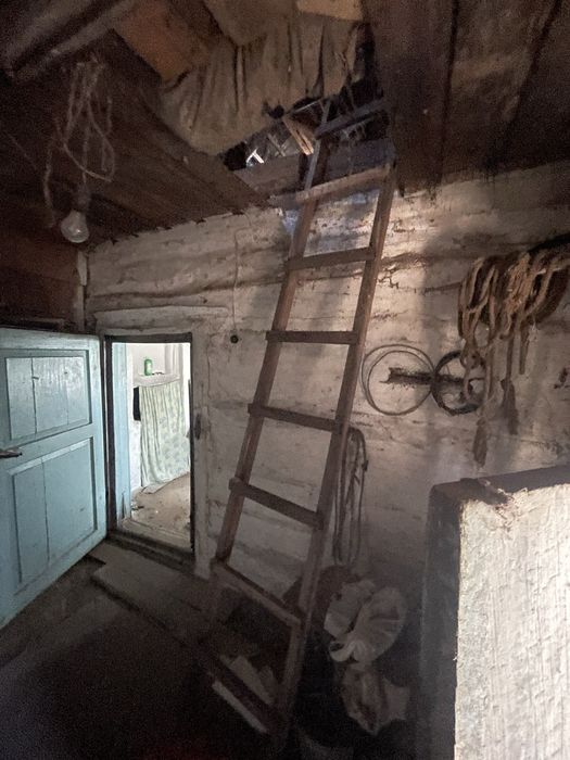 Будинок разом з земельною ділянкою