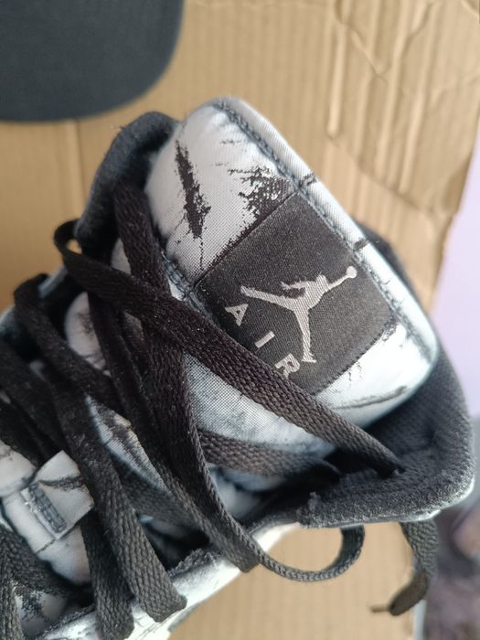 Buty  Nike Jordan 1 mid mod