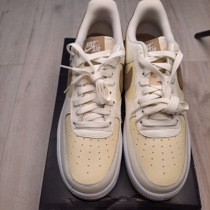 Оригінальні чоловічі кросівки Nike Air Force 1 '07 LV8 FN5832-101