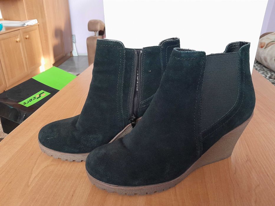 botki krótkie na koturnie 39 /40 czarne  zamszowe skóra naturalna