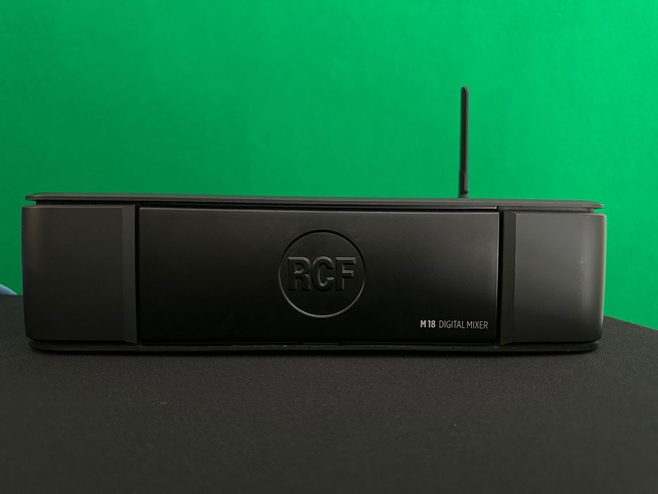 RCF M18 Digital Wireless Mixer com Case