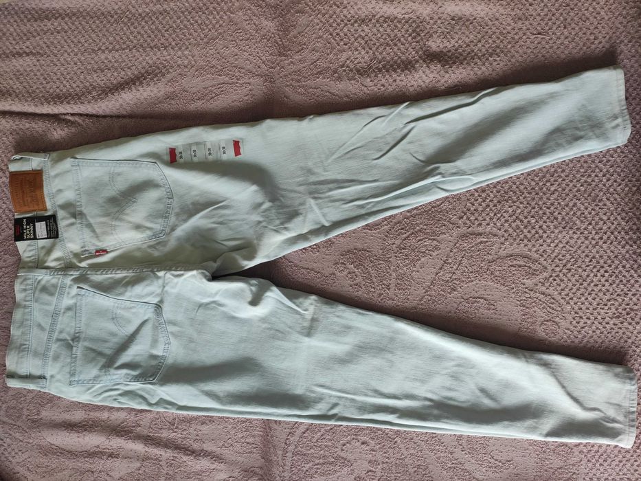 Джинси жіночі Levi`s. Колі білий.