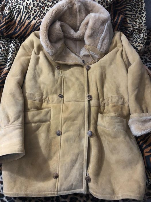Теплая натуральная дубленка с кап