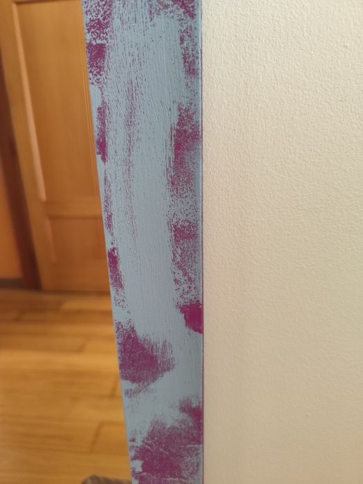 Espelho embutido em porta de madeira