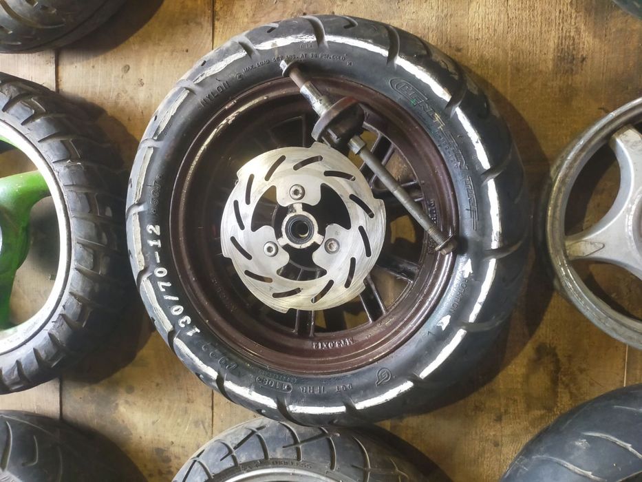Колеса на скутер, тачку розмір r10 та r12. . Шини , диски . Розборка .