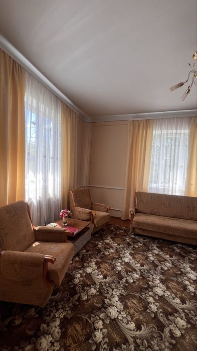 Продаж будинку в Лужанах