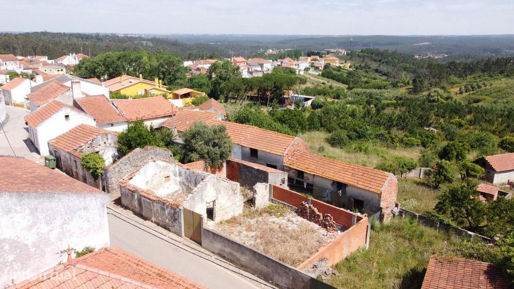 Ruined Property with Potential in Coz, Alcobaça – 150 m²
