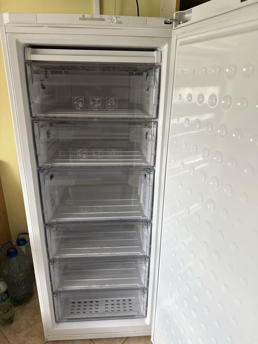 Продам морозильну камеру BEKO