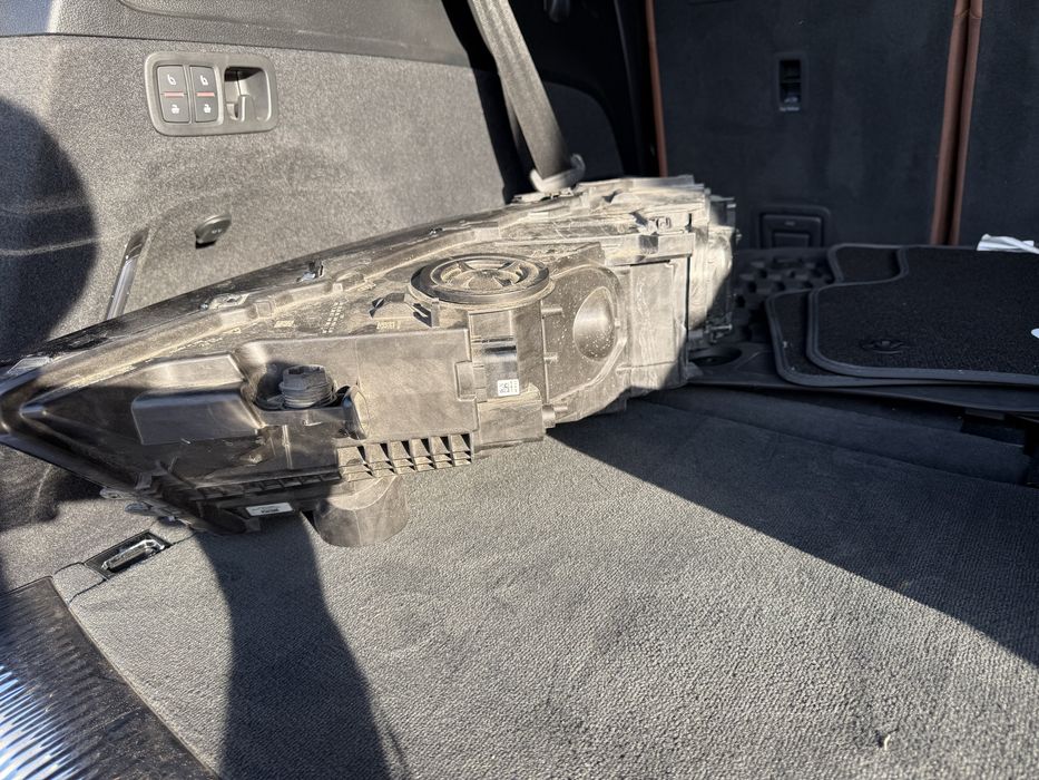 Продам фари Audi Q7 4 m рестові