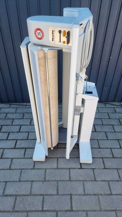 Magiel elektryczny, maglownica z parą Miele B 866 D, łatwa obsługa