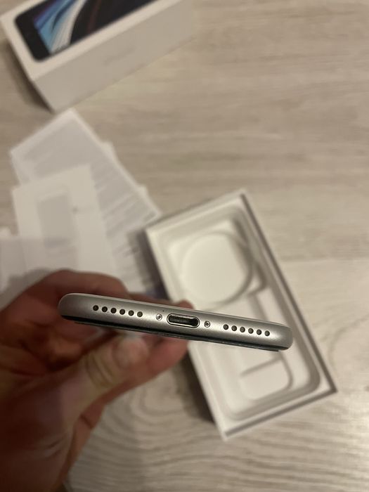 iPhone SE white 64GB + case + pudełko