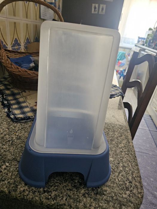 Comedouro para caes/gatos