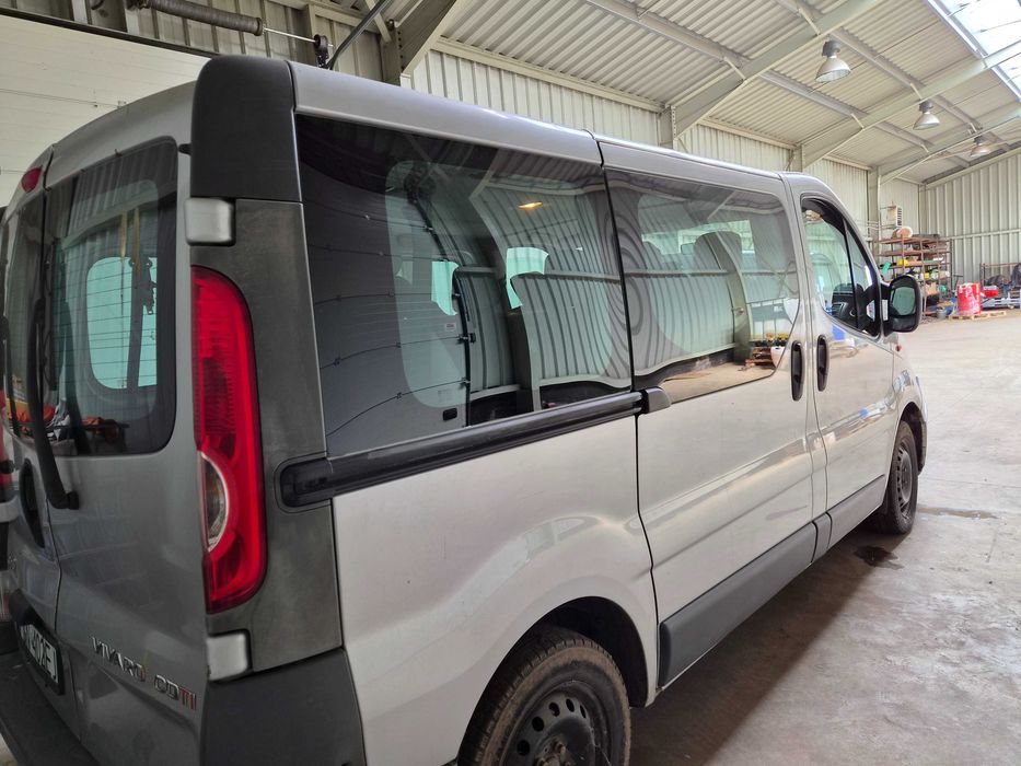 Opel Vivaro- 9-cio osobowy