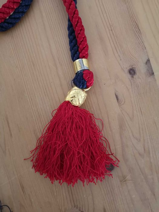 Cinto de atar com pompons