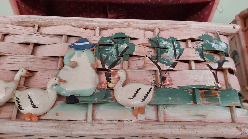 Caixas de arrumação em verga pintadas e forradas