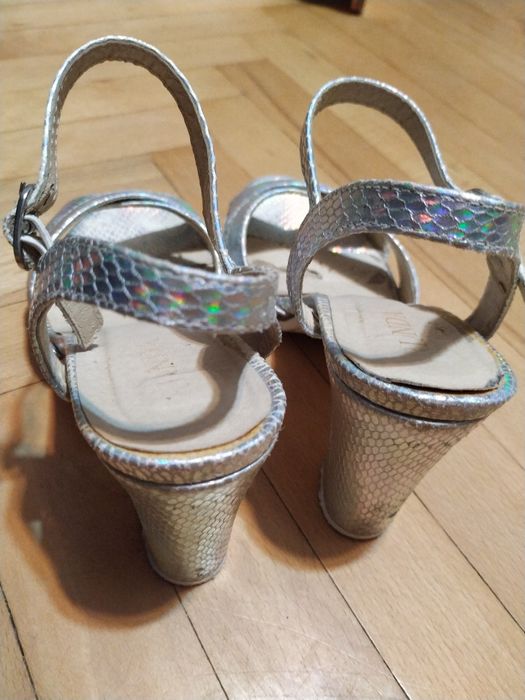Srebrne holograficzne sandały rozm. 37