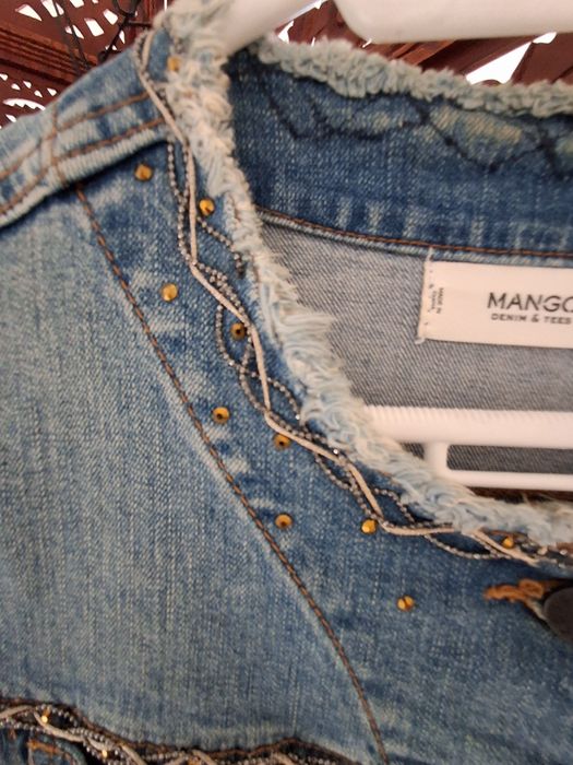 Blusão de ganga da Mango e blusa de ganga da Zara como novos.