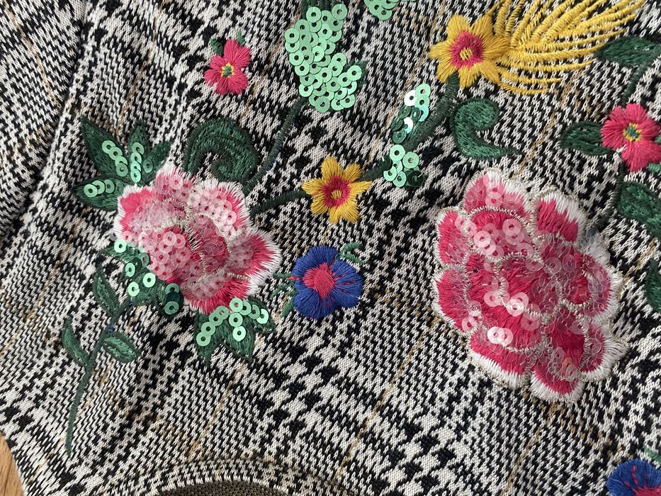 Sukienka w kratę i kwiaty Zara